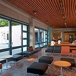 Youth Hostel *